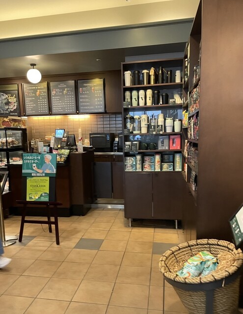 STARBUCKS COFFEE Shinjuku Mitsui Biru Ten photo 4