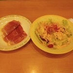 サイゼリヤ 大船駅前店 - ハモンセラーノ＋小エビのサラダ