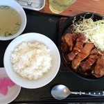 肉食堂 最後にカツ。 - 伝説のトンテキキング（上方から）