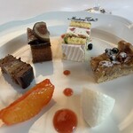 マダム・トキ - ワゴンデセール、ブラッドオレンジのコンポートなど