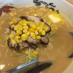 らーめん世界 - 豚骨醤油コーンバターです