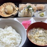 正立食堂 - ホタテ・イカ定食