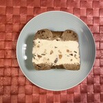 ポム・ド・テール - ミックスナッツ&はちみつのクリームチーズサンド