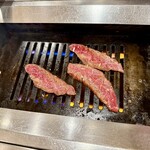 焼肉 京城 北千住店 - 薄いのですぐ焼けるよ