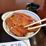 うなぎのまつ嘉 - 表面しっかり焼かれてます