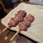 炭火料理　炭心 - 塩焼きの　レバー、ハツ。焼き加減抜群！歯に触れた時、表皮がパリッ。中しっとり。後からじゅーわっと溢れる鶏の旨味。レバーは粉っぽさがなく、とろりととろけながらしっとりした美味い奴！