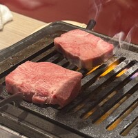 松阪牛　田じま - 焼いている様子