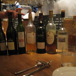 トラットリアチッチョ - 店員さんがワインボトルを並べ説明してくれました♪