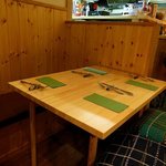 オリエンタルビストロ 桃の実 - テーブル席