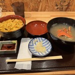 うに丼専科 うにどころ - 白をオーダー