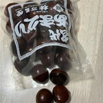 甘栗の老舗 林万昌堂 日本橋タカシマヤ店 - 開封すると…見た目ツヤツヤ輝く美味しそうな大きな栗がゴロゴロ入っております♪