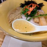 サッポロ ラーメン ハチ - スープ