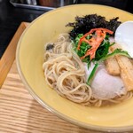 サッポロ ラーメン ハチ - 麺