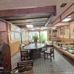 三芳屋 - 店内の様子①