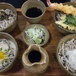 三芳屋 - 小ぶりな器に蕎麦がいろんな味わいが楽しめるようになっている。
