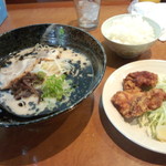 黒マー油とんこつラーメン650円＋唐揚げセット280円(2014.09.19)