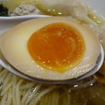 きく屋 - ゼリー状になった黄身の煮たまご