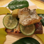 さ行 - 焼き物はくり、太刀魚、サンマの柚庵焼き、赤かますの白みそ焼き、そして山形牛のイチボ。