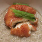 さ行 - 揚げた胡麻豆腐は箸を入れるととろとろです。