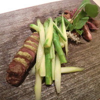 ヤマガタ サンダンデロ - 丸山さんのだだ茶豆で育った子羊の肉と内臓のグリル
                
                
                