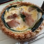 パティシエ エス コヤマ - 播州百日どりとチンゲン菜のキッシュ