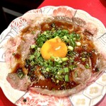 横濱ホルモン会館 エース 横浜西口店 - 炙ったあとのユッケ　白米必須！