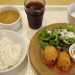 ワインとオマール海老の店 UOMO - オマールビスクのクリームコロッケランチ