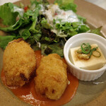ワインとオマール海老の店 UOMO - オマールビスクのクリームコロッケランチ