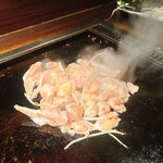 月島もんじゃ もへじ - 鳥軟骨焼き　コリコリ食感がたまりません！