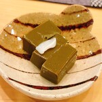 木挽町 とも樹 - 大原の黒鮑の肝羊羹。突飛イングは鮑の歯のスライスです