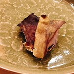 木挽町 とも樹 - 昆布〆五の昆布のお炙り。ツマミに最適です