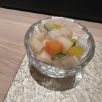 鮨 富かわ - ガリ。パプリカなど色とりどり。