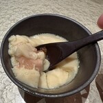 鮨 富かわ - 中から宮城産のレッドサーモンとクリームチーズが。