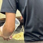 鉄板焼 OMURAYA - 天かすもかけて〜、