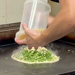 鉄板焼 OMURAYA - 天かすもたっぷりと。