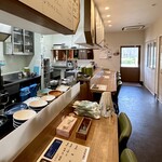 鉄板焼 OMURAYA - 店主はビッと気合の入った男前なアンちゃん。
      今回も気さくにお喋りに付き合ってくれました(^^)