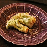 308556783 - 揚げ物はタラの芽とつぼみ菜の天ぷら。