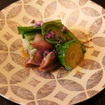 馳走 きむら - 先付は富山のホタルイカ、芽キャベツ、こごみ、うるいの生姜ドレッシング。