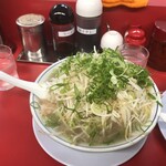 ラーメン福  - チケットを渡す際にもやし、ネギの希望を伝えるようです