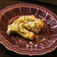 馳走 きむら - 揚げ物はタラの芽とつぼみ菜の天ぷら。