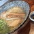 鶏そば 一瑳 - 料理写真:透き通ったスープに炙ったモモ肉が入ってます☆ネギが２種類（青・白）柚子胡椒が別皿で提供されます。