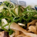 ケンチャンラーメン - ネギ増し、最近追加されたトッピング。