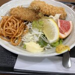 柏や - アジフライ定食(税込900円、ご飯少なめでお願いしました。)
