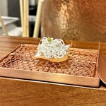 串かつ だいぼん - シラスの春巻き