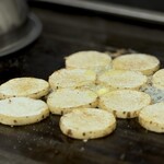 お好み焼き ふじや - ※ 他の方の 山芋バター焼  (え？これもうまそう)