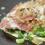お好み焼き ふじや - かさね焼きスタイルで花ガツオがええのよ