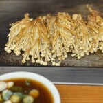 お好み焼き ふじや - ٩( °ꇴ °)۶━╹̻╹̻ こんなえのき食べたかった！が目の前に
      おろしポン酢ダレに浸していただきます (*´ч`*) ｳﾝﾏッ！