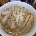 ラーメンの店 ホープ軒 - もやしラーメンかと思うくらいの量です。