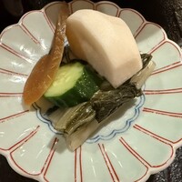 うなぎ時任 - 大ぶりのカブ、キュウリ、奈良漬け