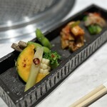 銀座焼肉 Salon de AgingBeef - ナムルとキムチ